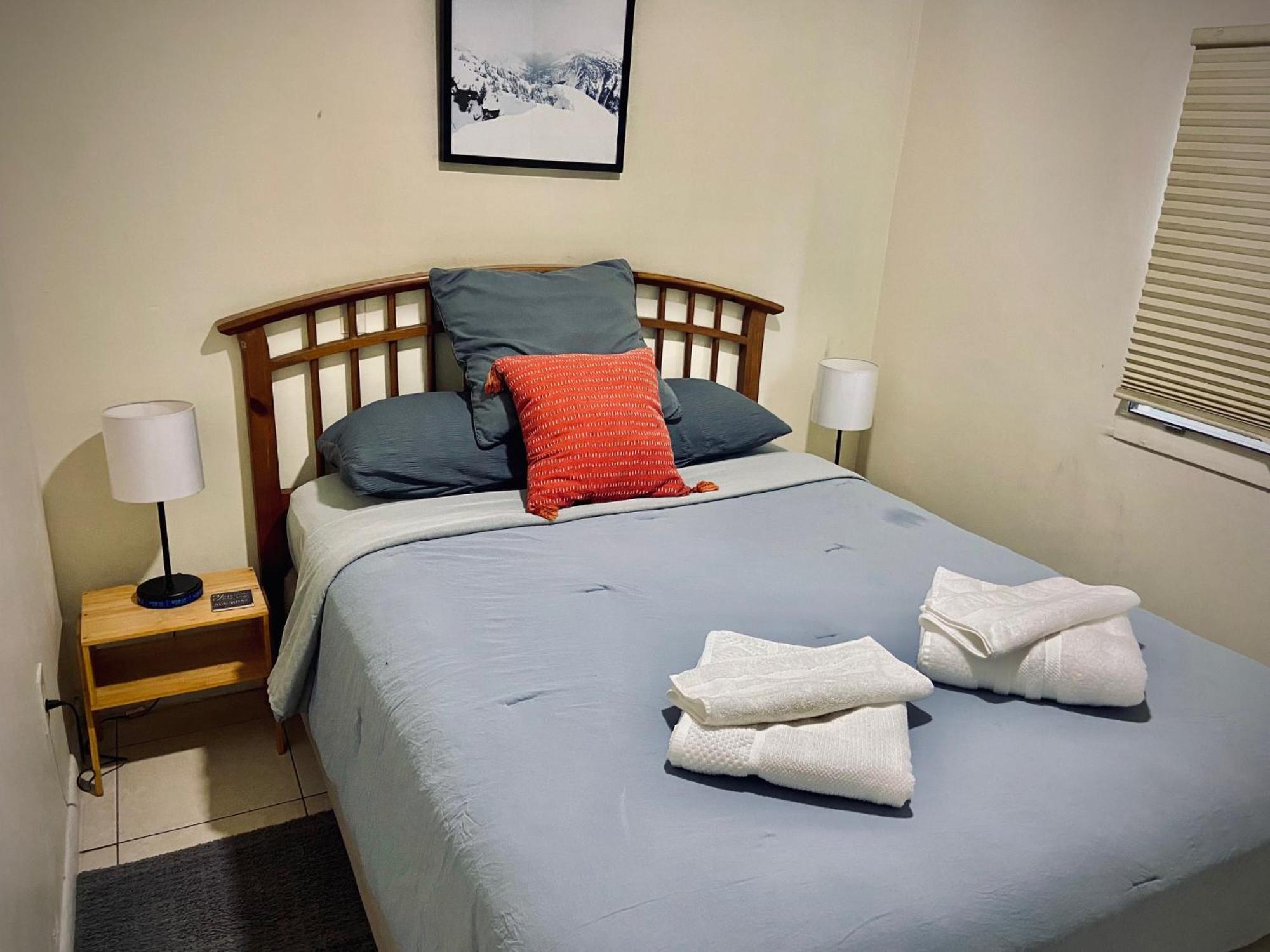Private Near Airport - Free Parking - 02 *